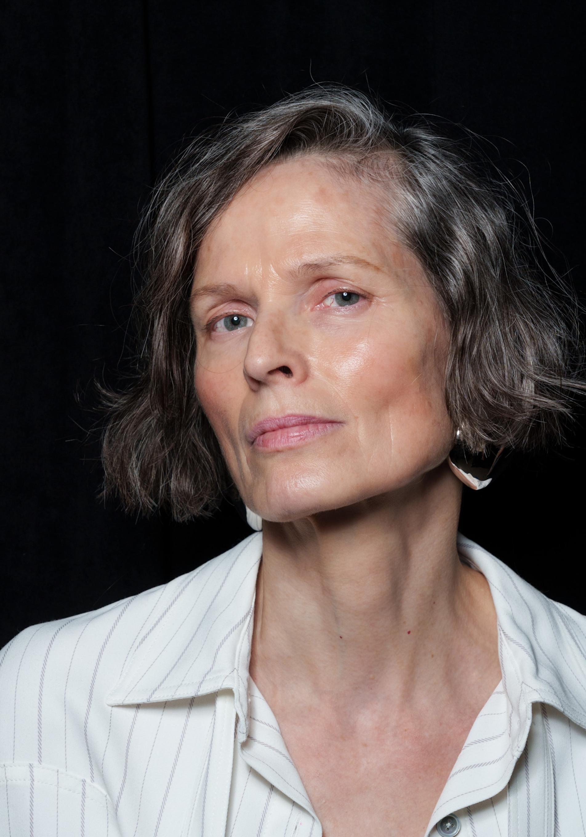 Tres productos para conseguir un maquillaje en rosa ideal para mujeres de 50