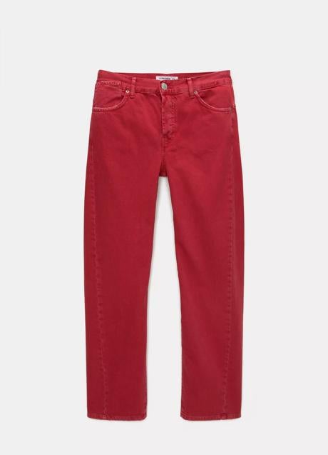 Imagen - Vaqueros rojos de Pull & Bear (29,99 euros)