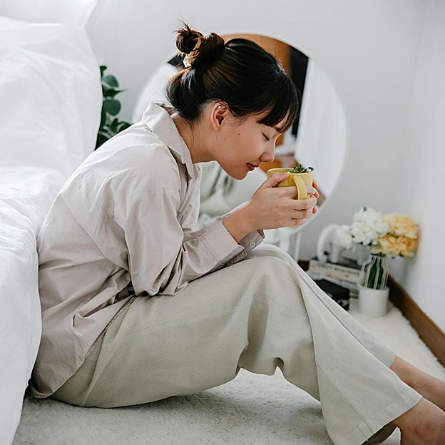 La infusión casera que me hacía mi abuela para aliviar la tos con solo cuatro ingredientes