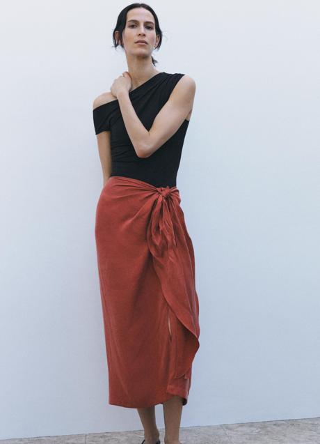 Imagen - Falda midi de Zara (29,95 euros)