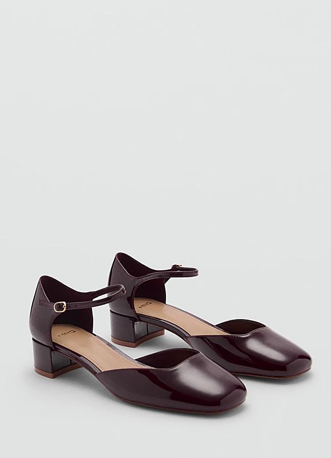 Imagen - Zapatos tacón punta cuadrada en burdeos de Mango (35,99 euros).