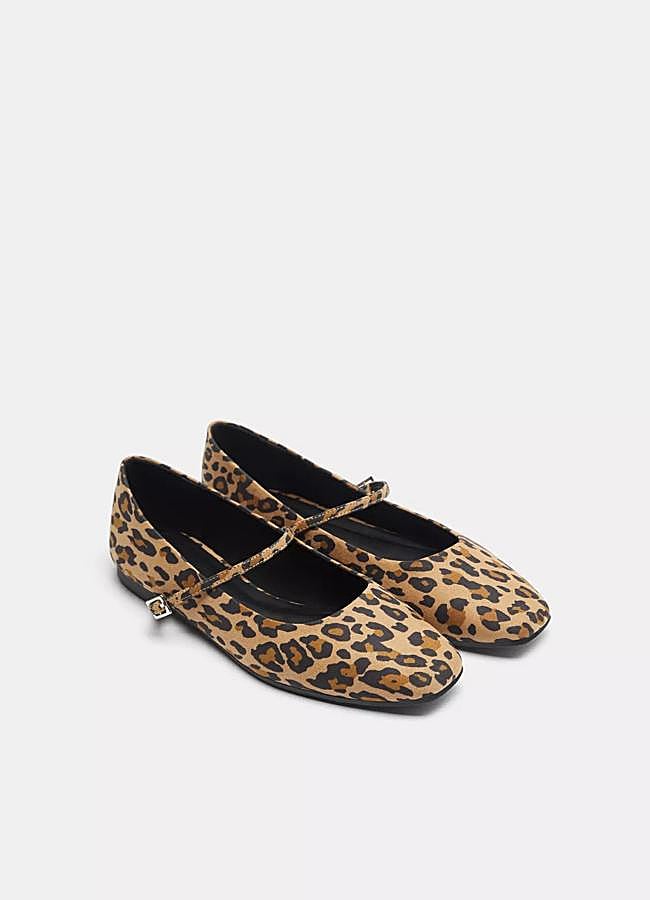 Imagen - Bailarinas con estampado de leopardo de Lefties (15,99 euros). 