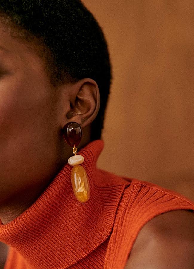 Imagen - Pendientes de resina de Sézane (60 euros).