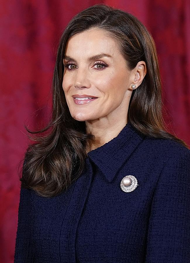 Imagen - El broche de perla desmontable de la reina Letizia. Foto: Limited Pictures.