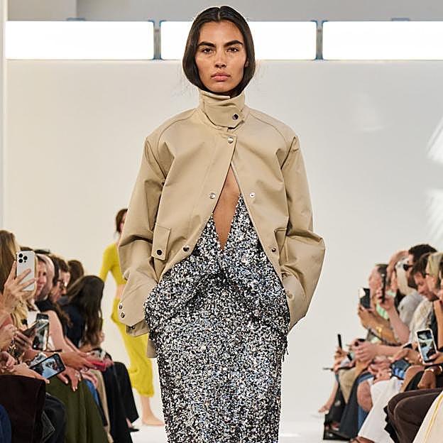 Imagen principal - La teoría de la chaqueta equivocada: qué significa y cómo llevar la tendencia en 2025