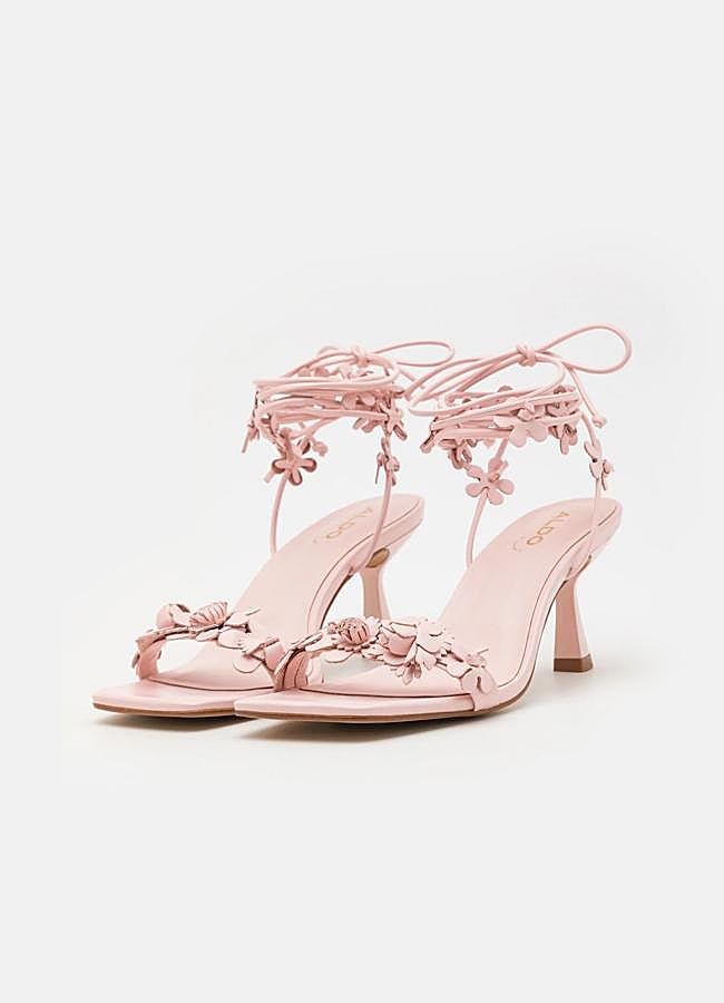 Imagen - Sandalias de tacón atadas con flores