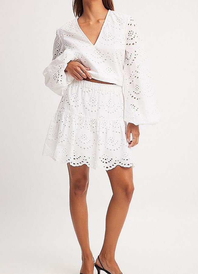 Imagen - Falda corta bordada color blanco