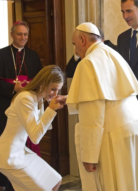 Imagen - La reina Letizia junto al papa Francisco. Foto: Gtres