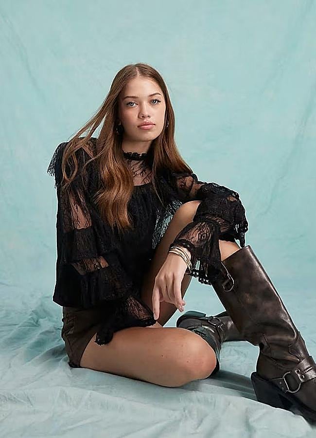 Imagen - Blusa de encaje negro con volantes