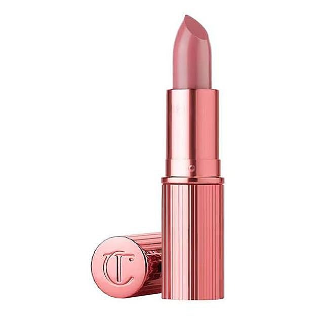 Hollywood Beauty Icon K.I.S.S.I.N.G en tono Red Carpet Pink de Charlotte Tilbury. Precio: 35,99 euros