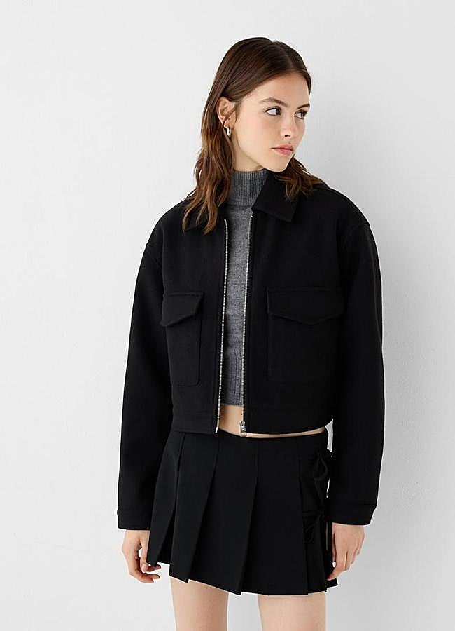 Imagen - Bomber crop color negro