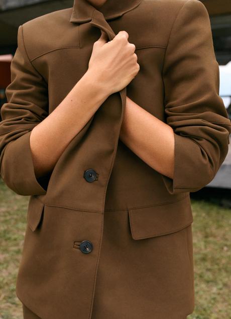 Imagen - Chaqueta efecto ante de Zara (55,99 euros)