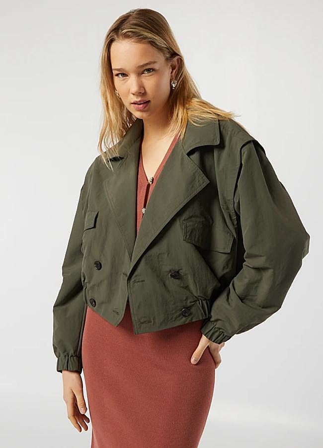 Imagen - Gabardina corta en verde de Kiabi (30 euros).