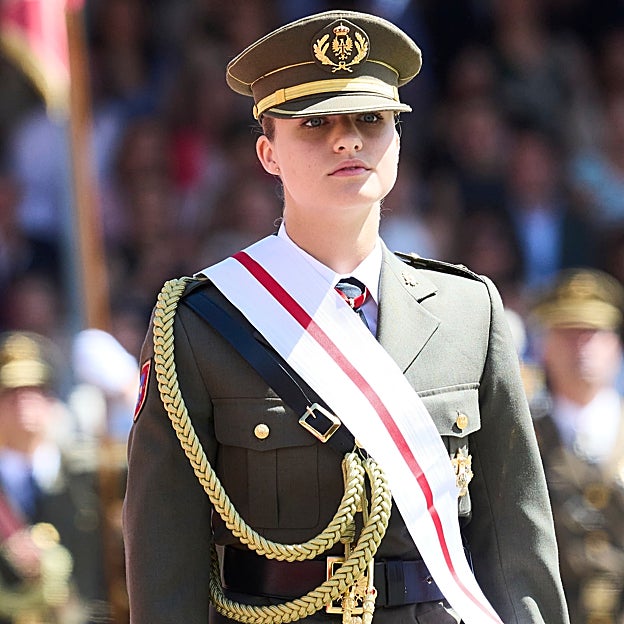 La princesa Leonor luciendo la Gran Cruz del Mérito Militar. 