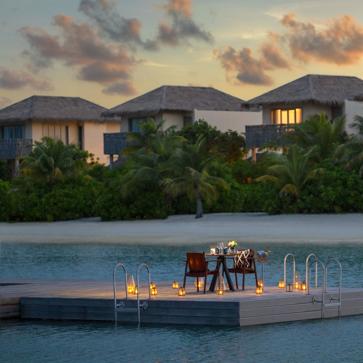 Imagen secundaria 1 - Villa con piscina familiar, cena especial romántica y Café Umi, en InterContinental Maldivas.