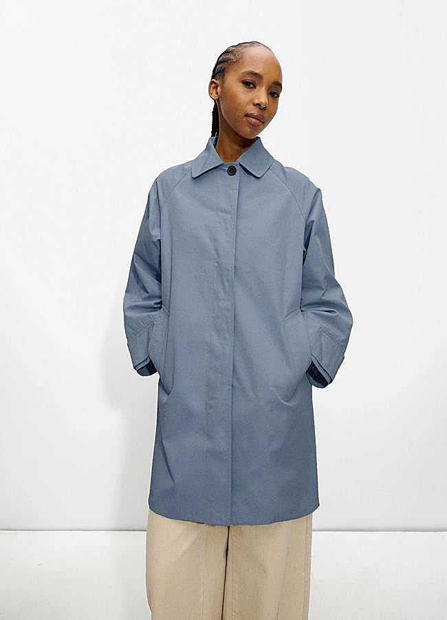 Imagen - Chubasquero ligero en azul de Parfois.