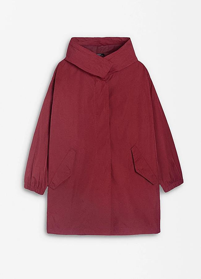 Imagen - Chubasquero de cuello alto en rojo de Parfois.