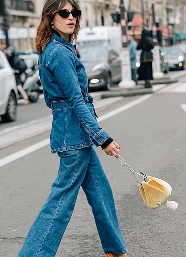 Imagen - Total look denim con chaqueta con cinturón y vaqueros/@jeannedamas