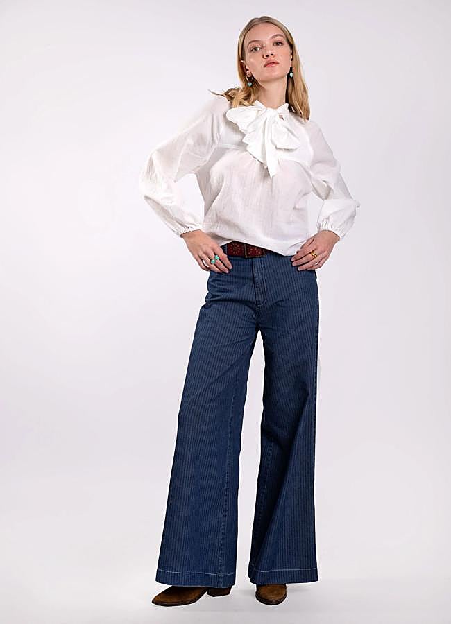 Imagen - Camisa blanca con mangas abullonadas decorada con lazada