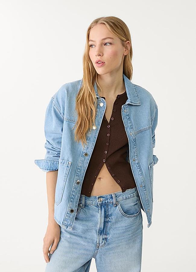 Imagen - Cazadora vaquera con bolsillos de Stradivarius.