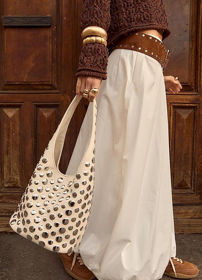 Imagen - Falda midi globo en blanco de Stradivarius.
