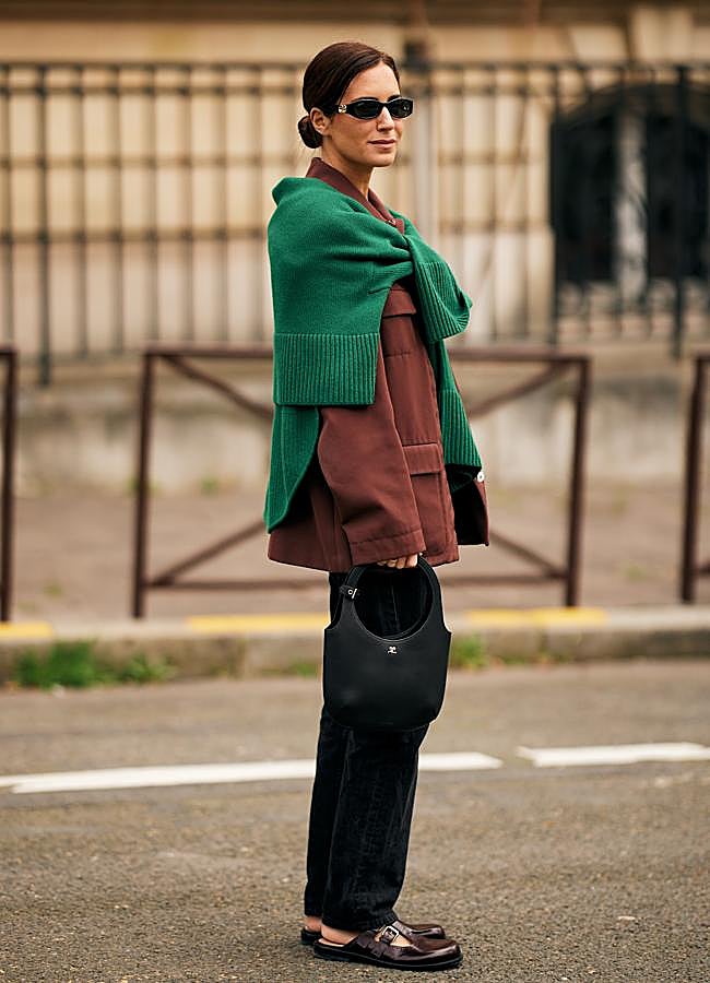 Imagen - Gala González con un jersey en verde a los hombros. Foto: Launchmetrics spotlight.