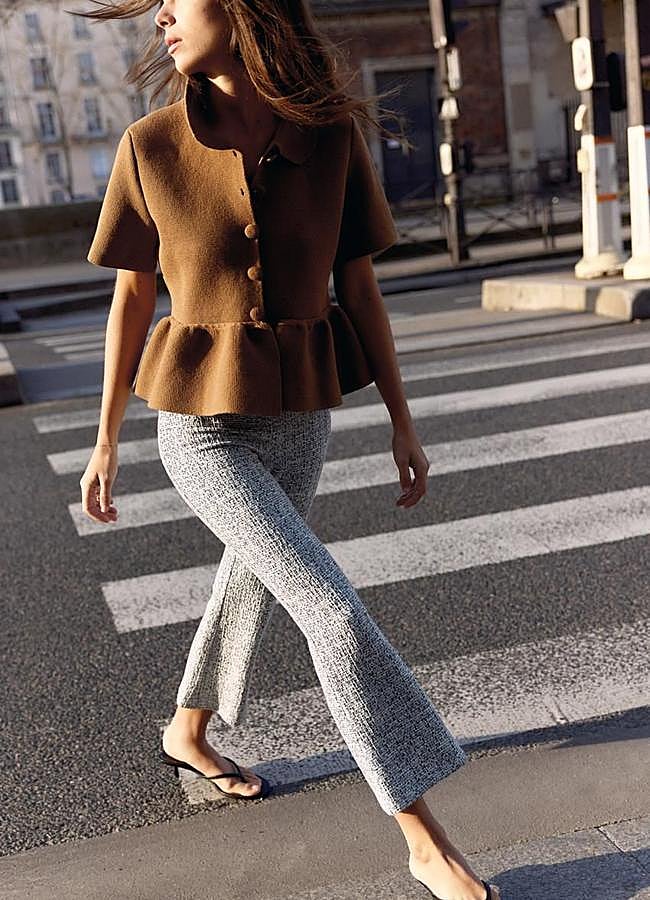 Imagen - Chaqueta de punto de Zara con péplum. Precio: 35,95 euros.