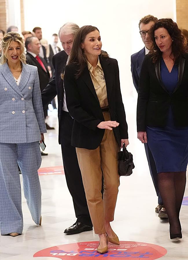 Imagen - La reina Letizia ha lucido un look primaveral fácil de copiar. / LIMITED PICTURES