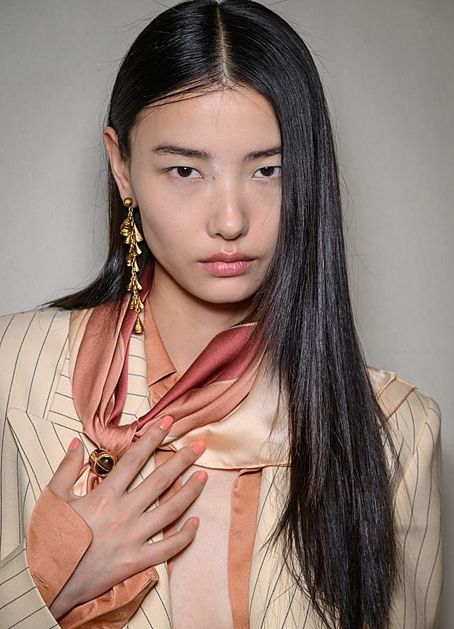 Imagen - Una manicura de uñas en color coral. Foto: Lauchmetrics spotlight.