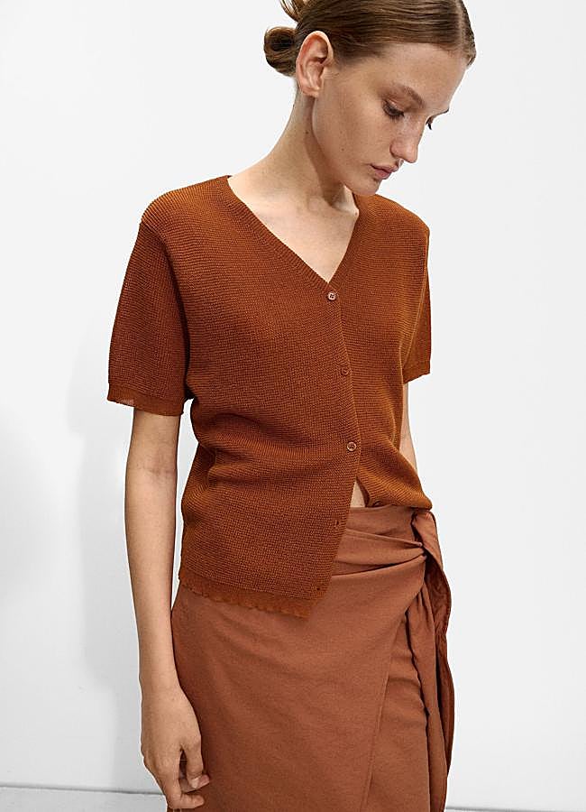 Imagen - Cárdigan de manga corta en color naranja de Parfois (23,9 euros).