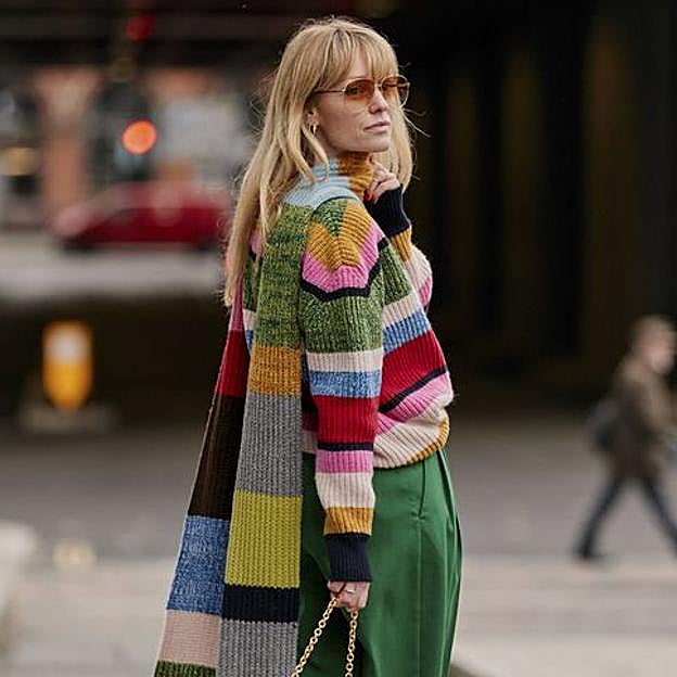 Jerséis finitos de colores, el fondo de armario ideal para alegrar un look de primavera