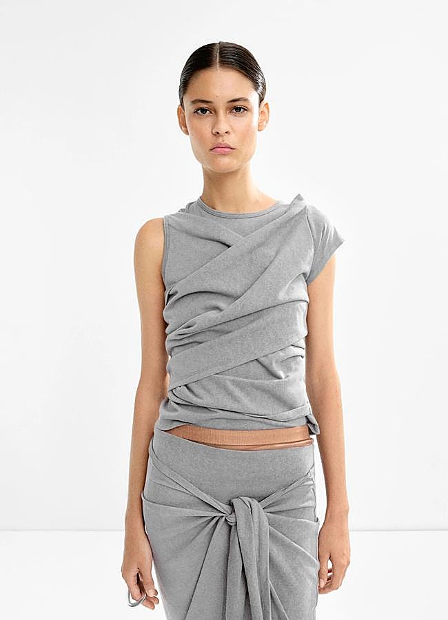 Imagen - Camiseta con corte trespasse de Parfois (29,99 euros).