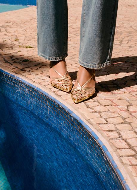 Imagen - Zapatos dorados de Zara (39,99 euros)