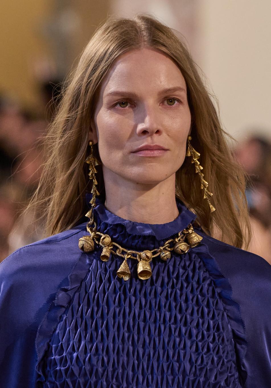 Evita la flacidez con estas cremas de noche recomendadas para pieles maduras: redefinen el óvalo facial