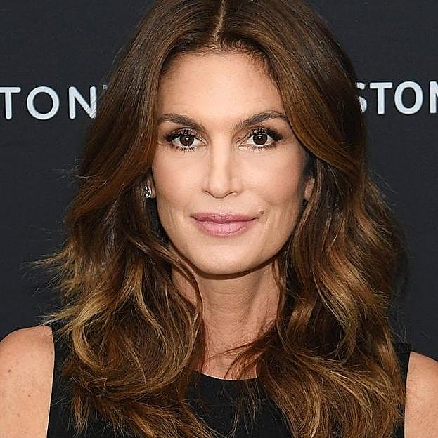 Cindy Crawford con mechas woodlights brillantes