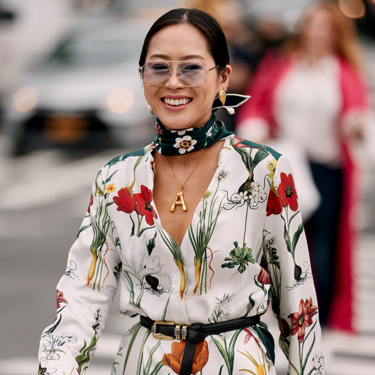 Los vestidos de colores más elegantes, los zapatos que te resolverán todos los looks de entretiempo y otros básicos totalmente imprescindibles, que llevarás sin parar durante los próximos meses.