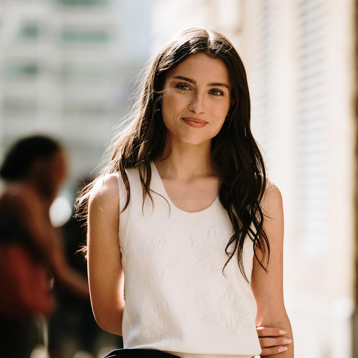 Esta marca japonesa convierte un top blanco en un éxito