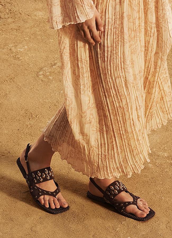 Imagen - Sandalias de edición limitada con tachuelas de Zara (79,95 euros).