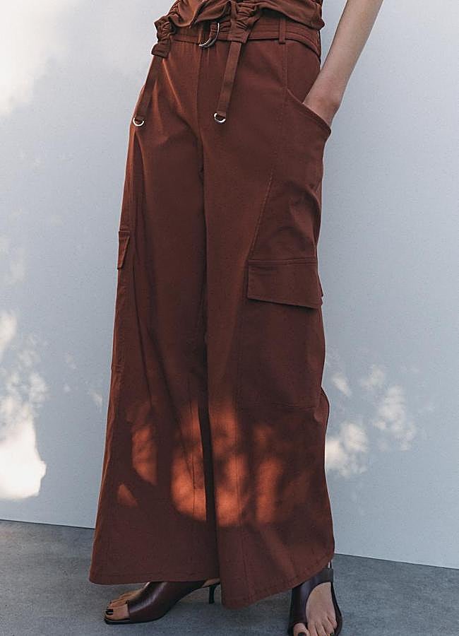 Imagen - Pantalón cargo relaxed de Zara.