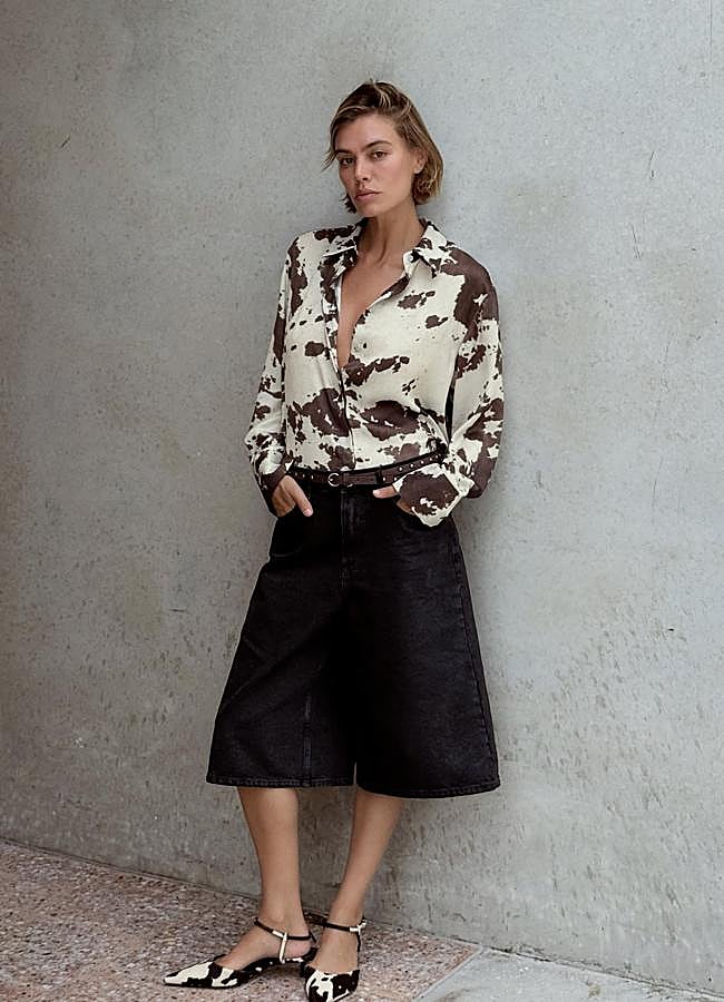 Imagen - Camisa con estampado de vaca, de Zara. Precio: 25,95 euros.