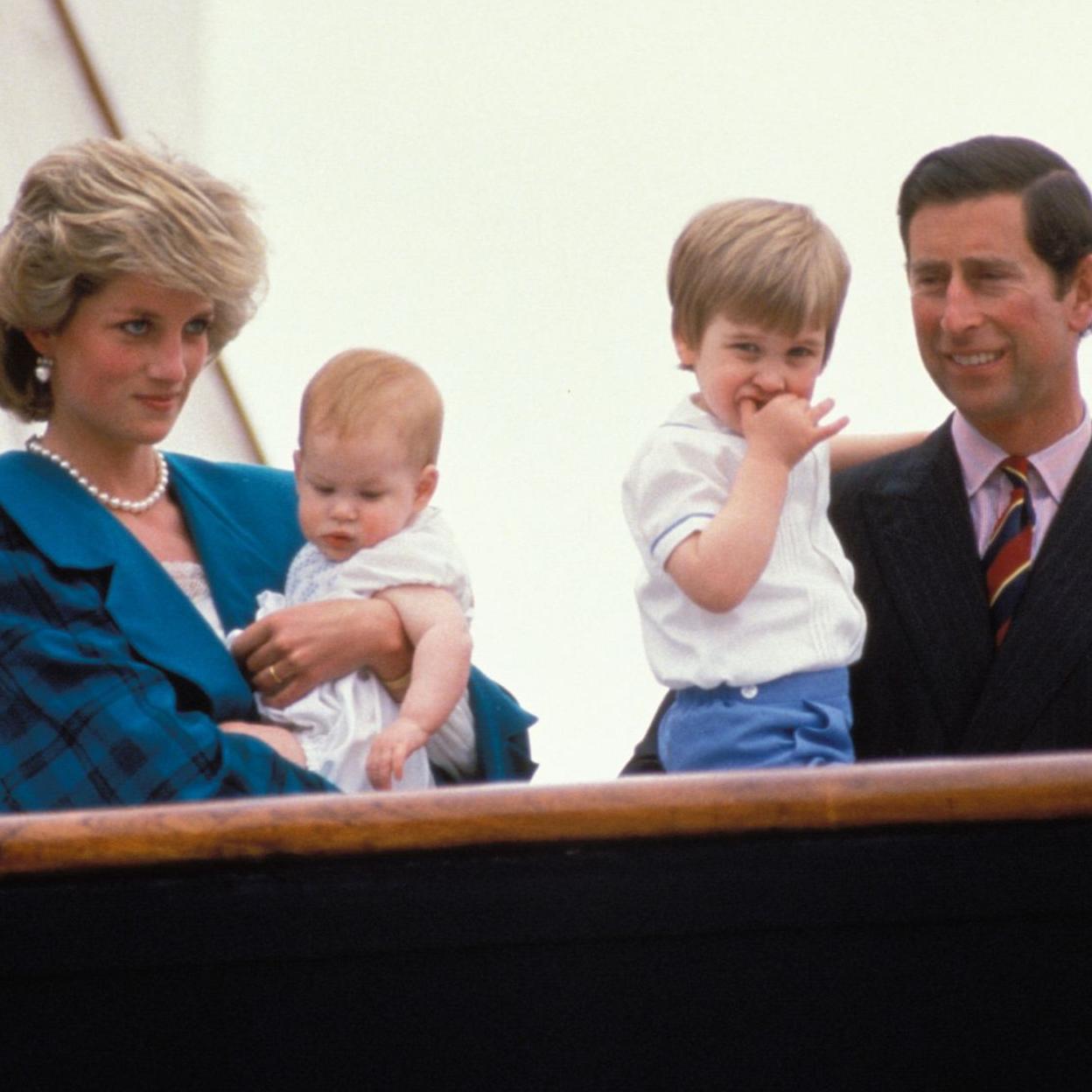 El príncipe Harry junto a su madre, Diana de Gales, en una imagen de archivo. 