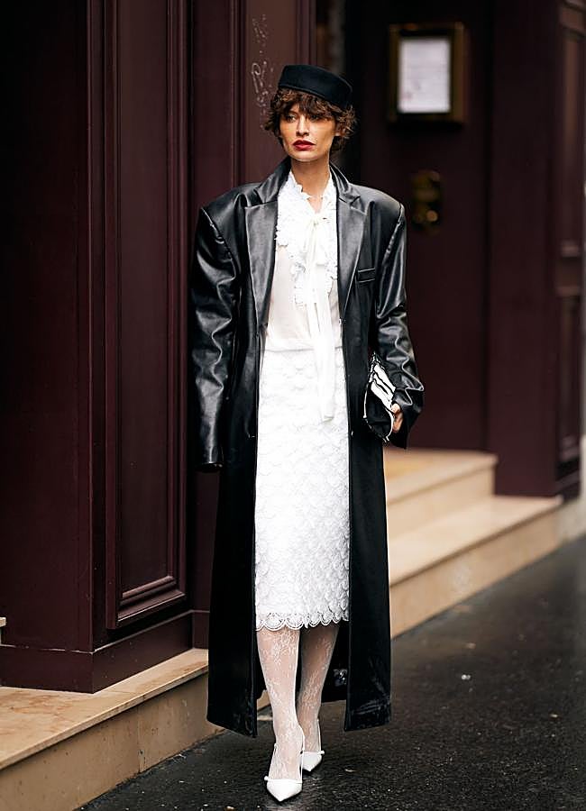 Imagen - Un look de street style con medias de encaje blancas. / SPOTLIGHT LAUNCHMETRICS