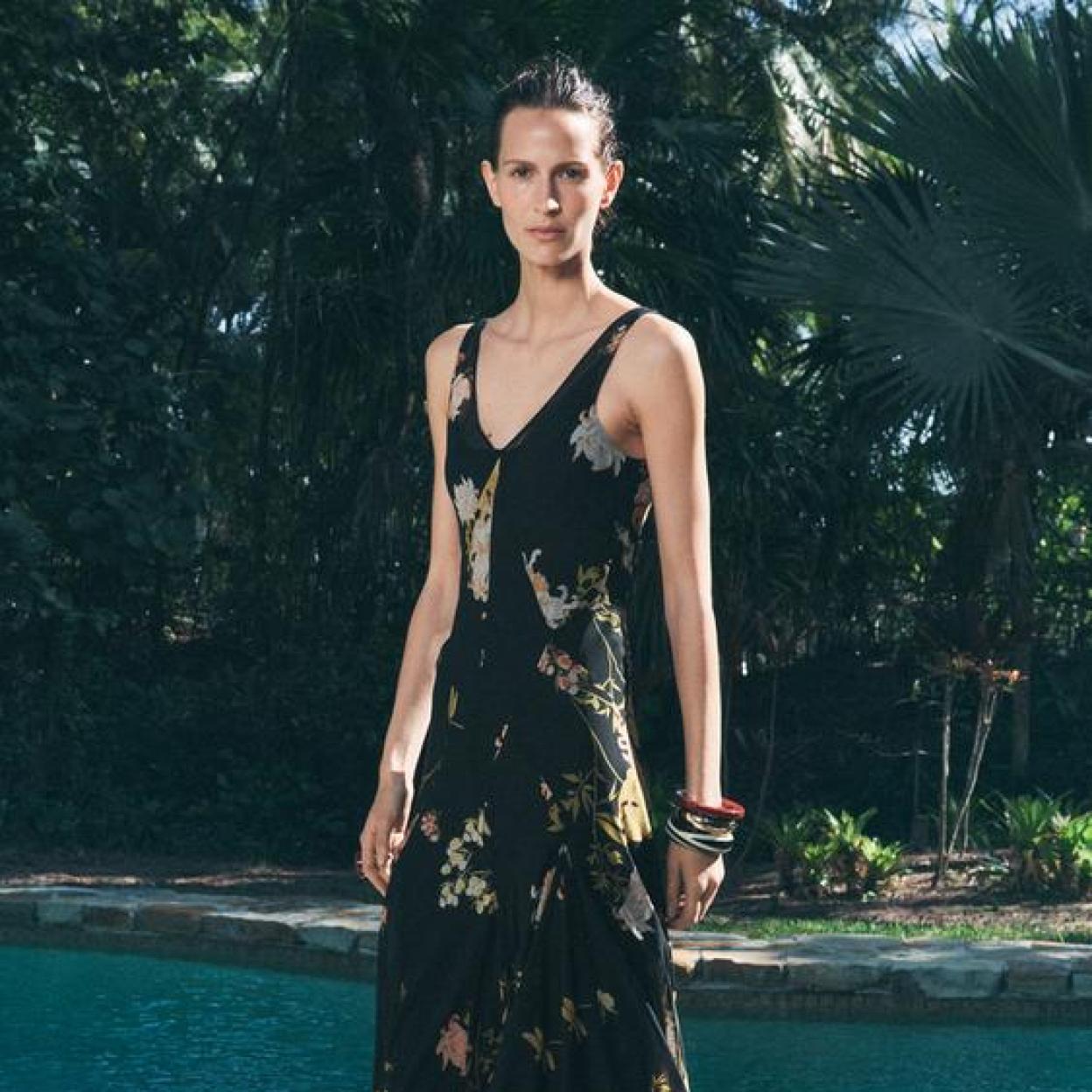 Camisas de entretiempo, vestidos con detalles especiales y muchas novedades que tienes que incorporar a tu lista de deseos.