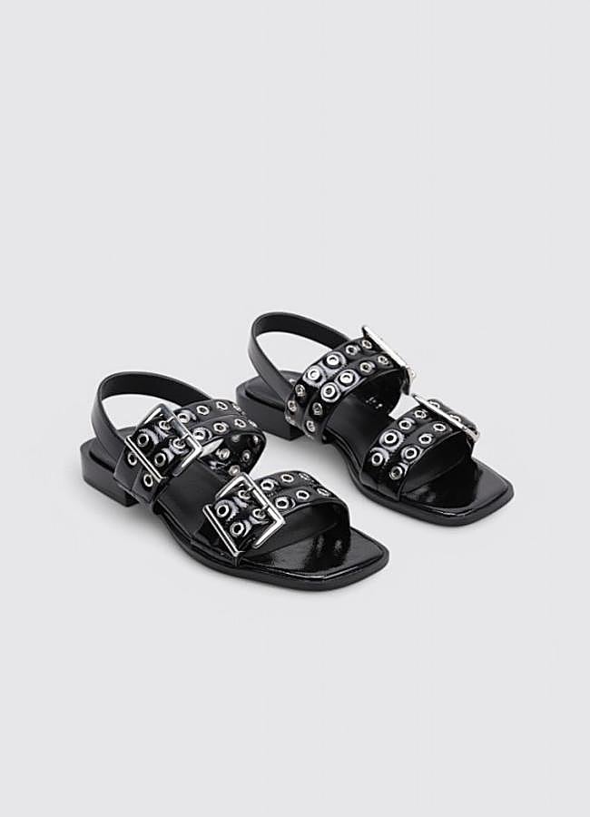 Imagen - Sandalias planas con tachuelas, a la venta en Krack, 49,95 euros.