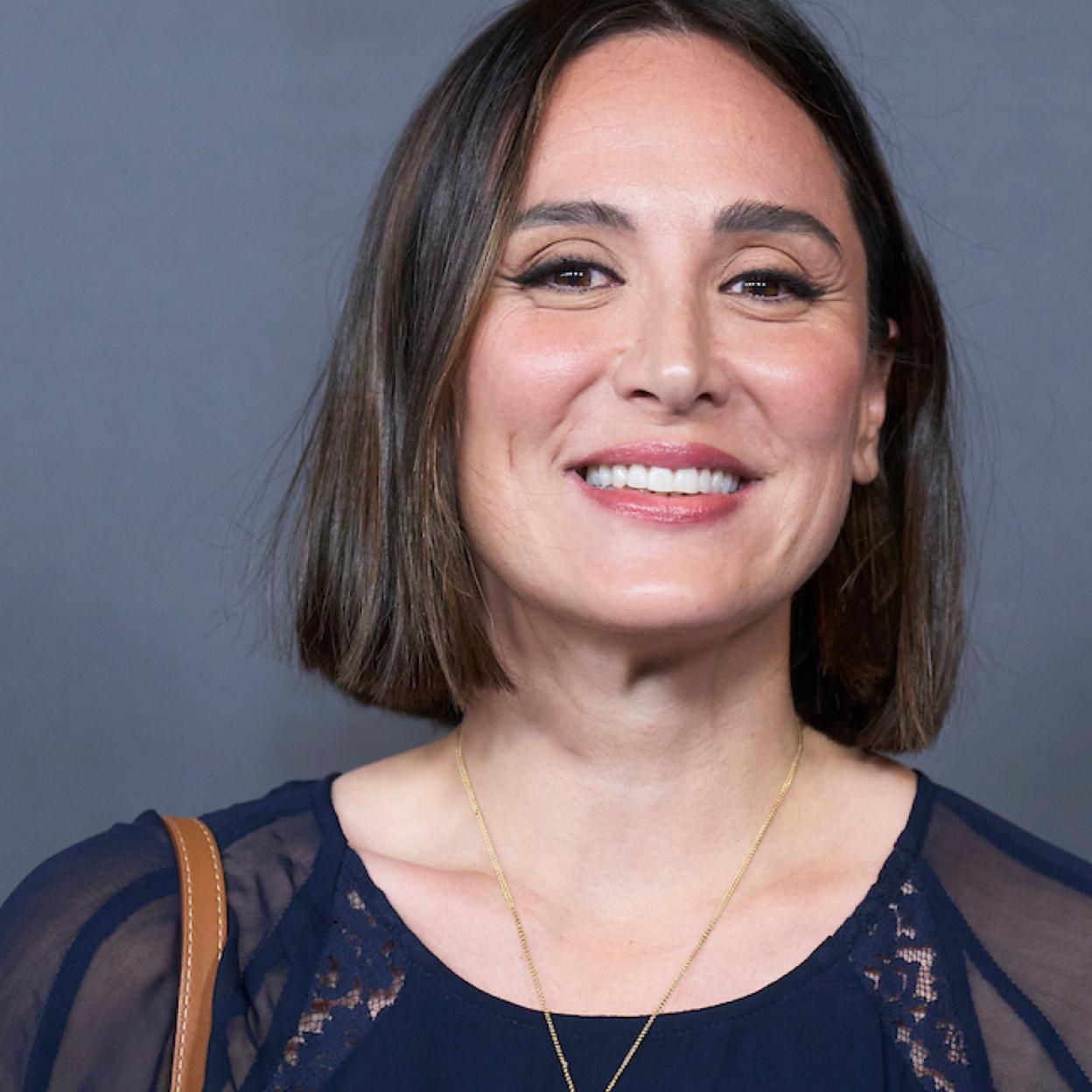 Tmara Falcó lució su inseparable medalla de la Virgen que diseñó para Tous en el estreno de la quinta temporada de 'The Chosen: la Última Cena'. 