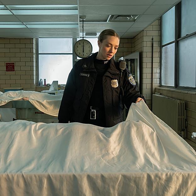 Amanda Seyfried en El largo río de las almas, la miniserie basada en el libro de Liz Moore que se estrena en abril.