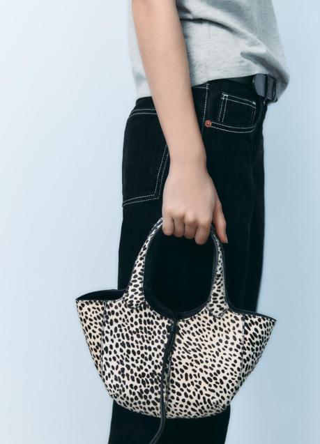 Imagen - Bolso con estampado animal de Zara (79,95 euros)