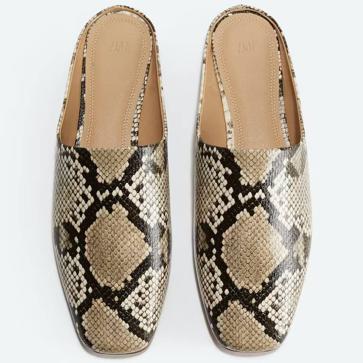 Imagen secundaria 1 - Camisa de crepé de H&M (24,99€)/ Mules de H&M (29,99€)/ Pantalón acampanado con raya de H&M (49,99€)