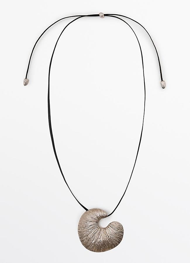 Imagen - Collar con detalle de colgante de Massimo Dutti.