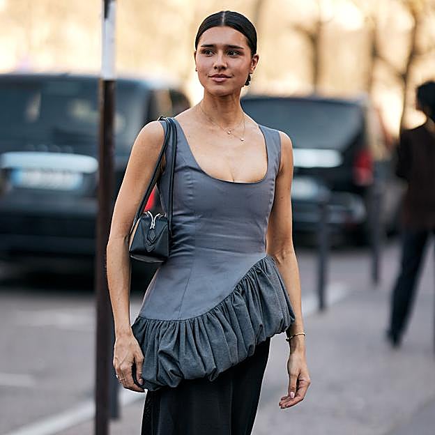 Tops con escote cuadrado, el básico más socorrido que estiliza tu figura y encaja en cualquier look